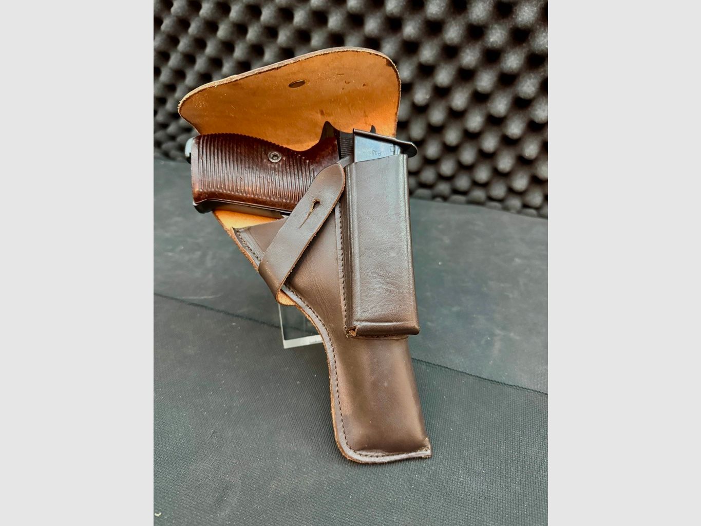 Gürtelholster, dunkel braun, Walther P38, neuwertig mit Magazintasche