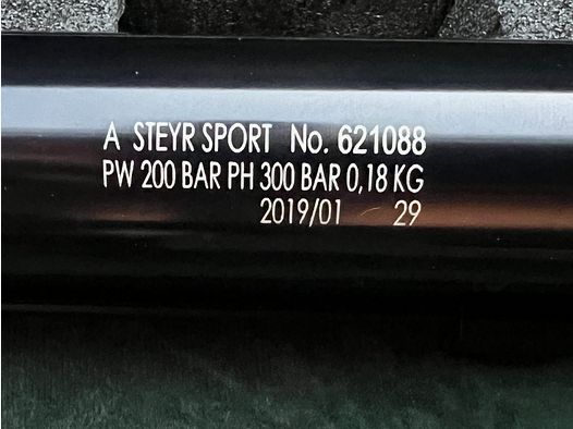 Steyr LP50 RF met accessoires Weihrauch demper