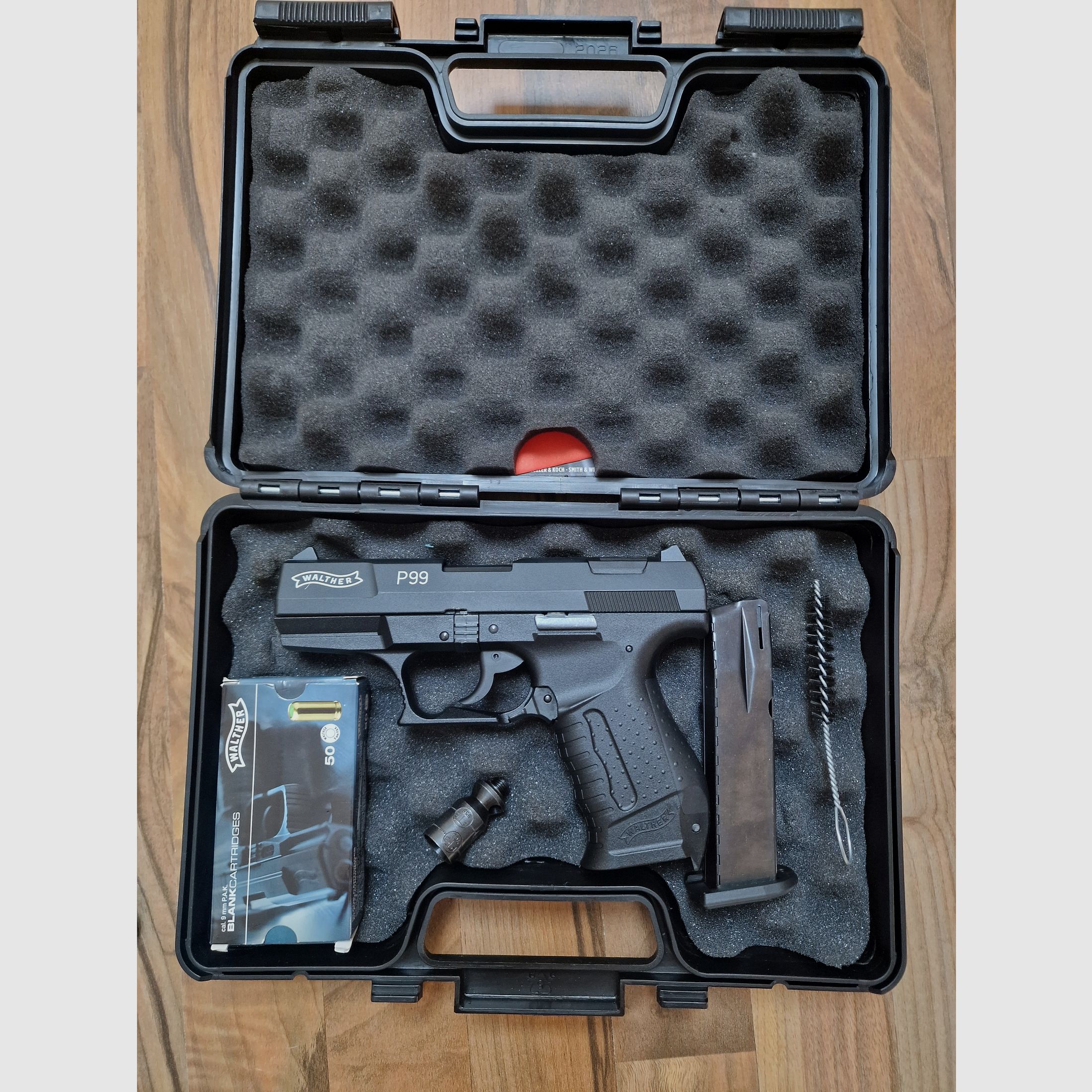 Pistolet Walther P99 z ostrzegawczym nabojem 9mm P.A.K. czarny