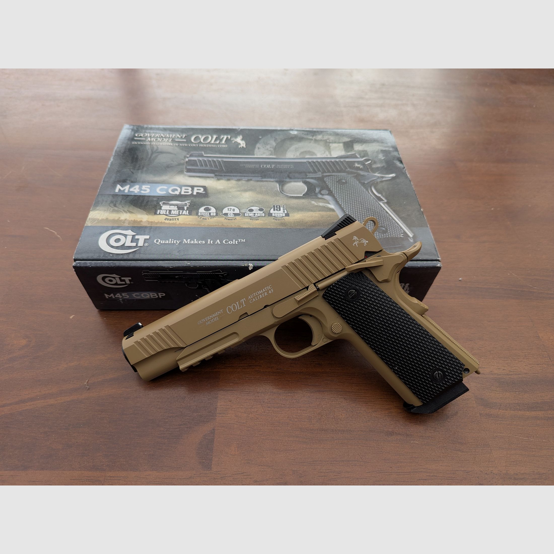 Colt M45 CQBP / 4,5mm BB/ Tan Beige / Luftpistole CO2 mit Zubehör 