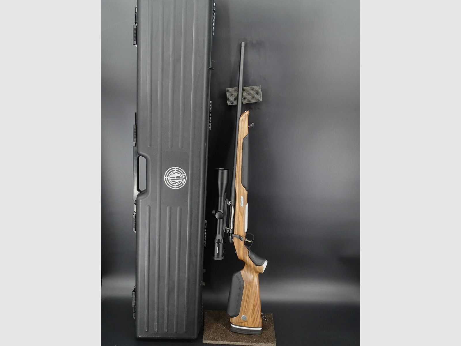 Steyr Monobloc Armad calibre .270 Win Kahles Helia Monobloc Armad "Panzerstahl Edition"