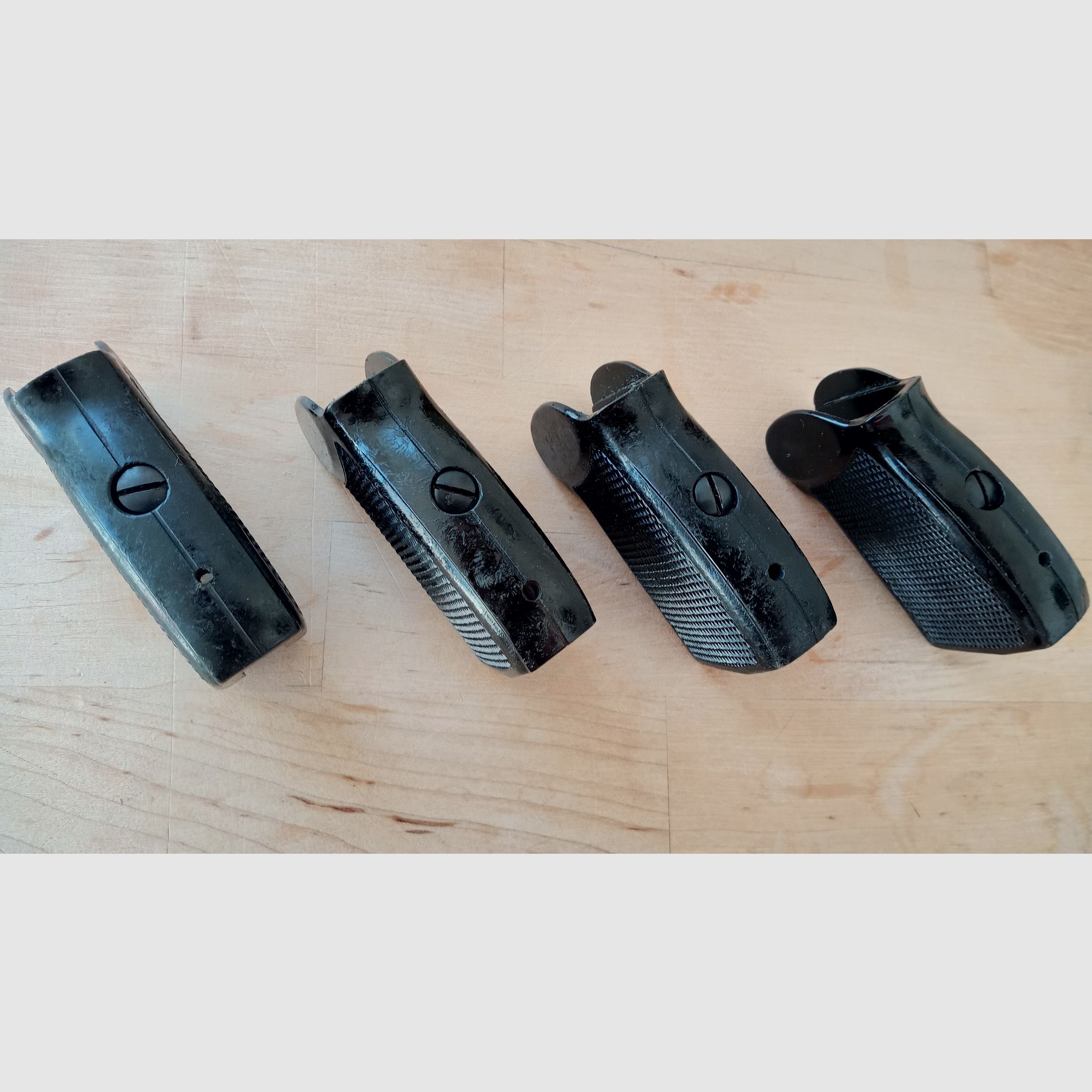 Maniglie in bakelite nere per pistola della polizia della DDR-M inclusa vite / Manico vintage per Makarov dell'est tedesco // 8 colpi PM 9x18