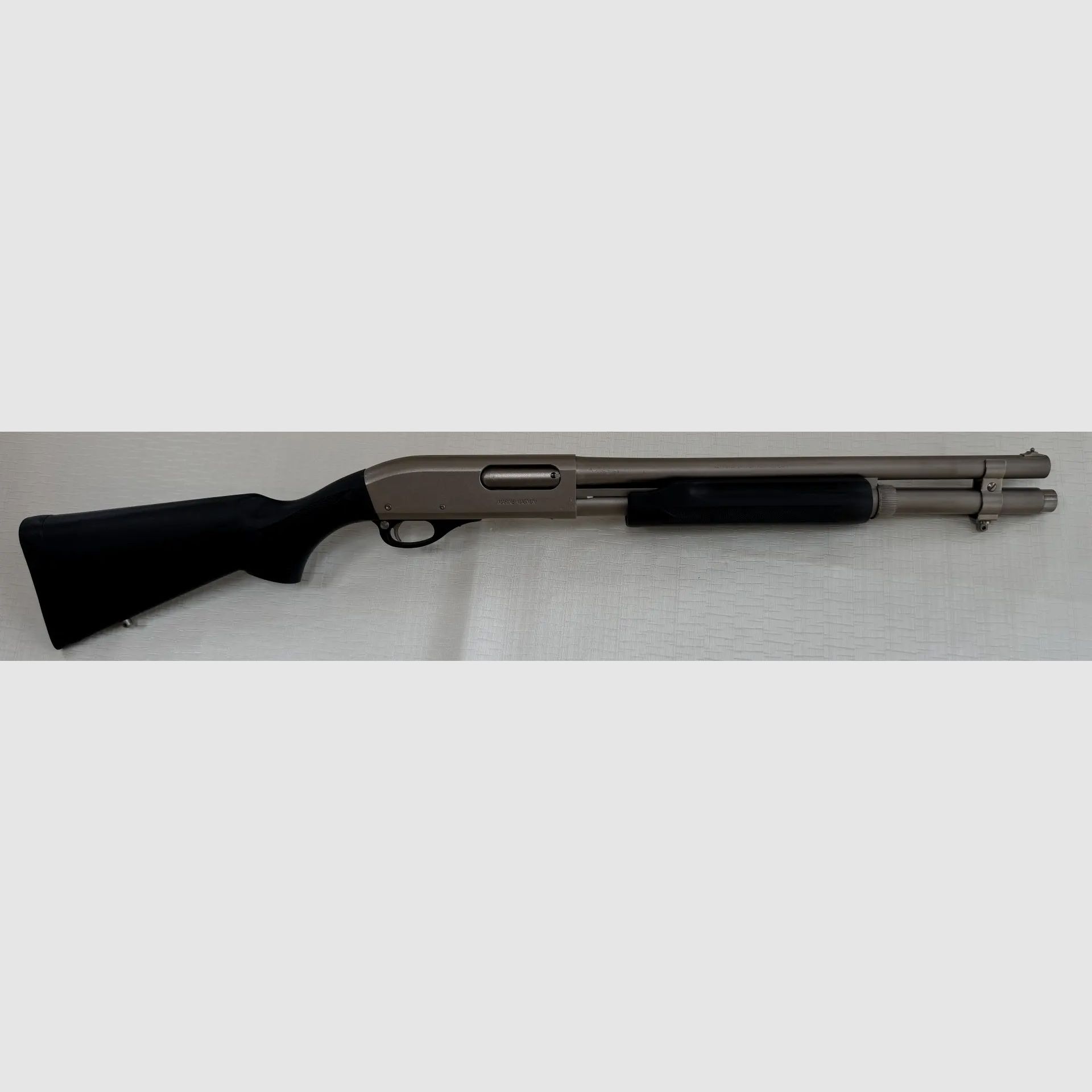 Remington 870 SP Marine Magnum – as new, lightly used pump-action shotgun in caliber 12/76