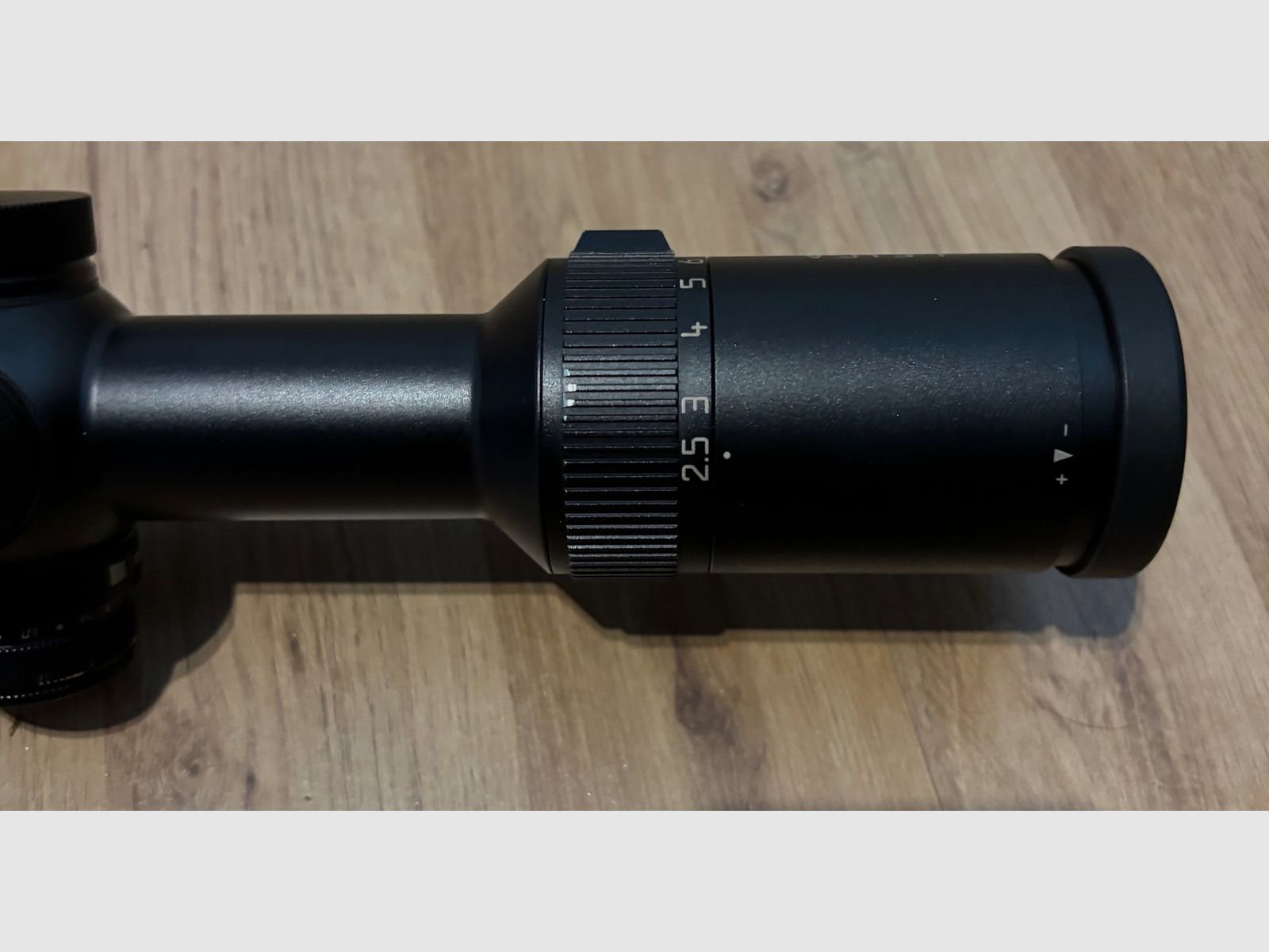 Leica Fortis 6 2.5-15x56 LA4