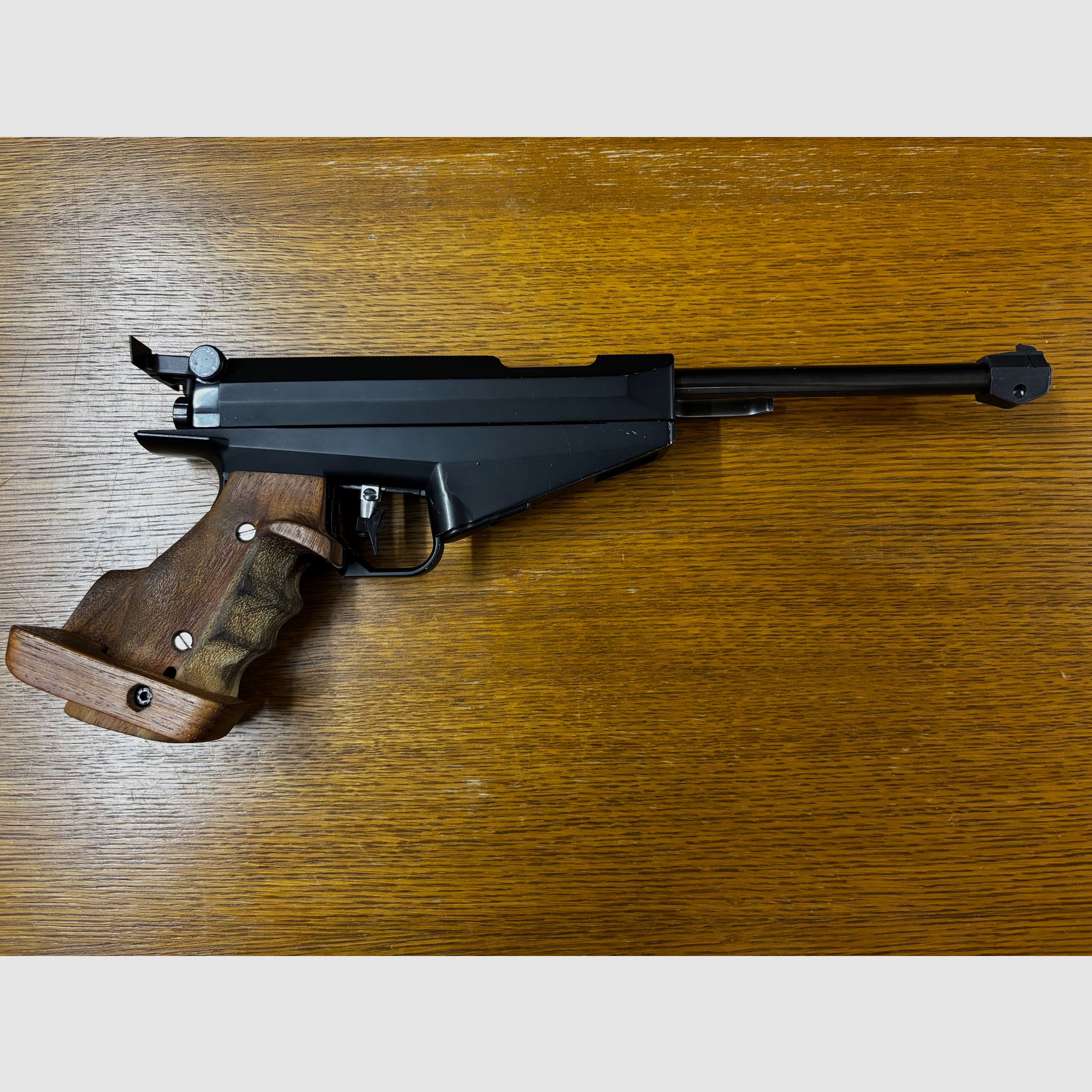 Feinwerkbau air pistol LP90, image 3 of 12