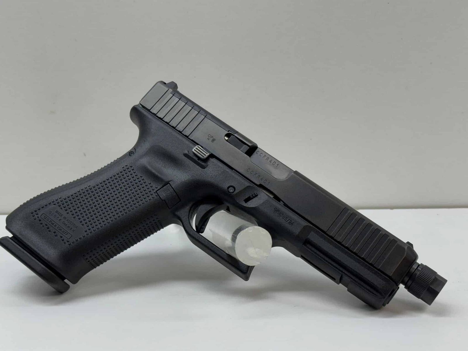 Glock 17 Gen5 M.O.S. FS FXD con canna filettata, immagine 5 di 7