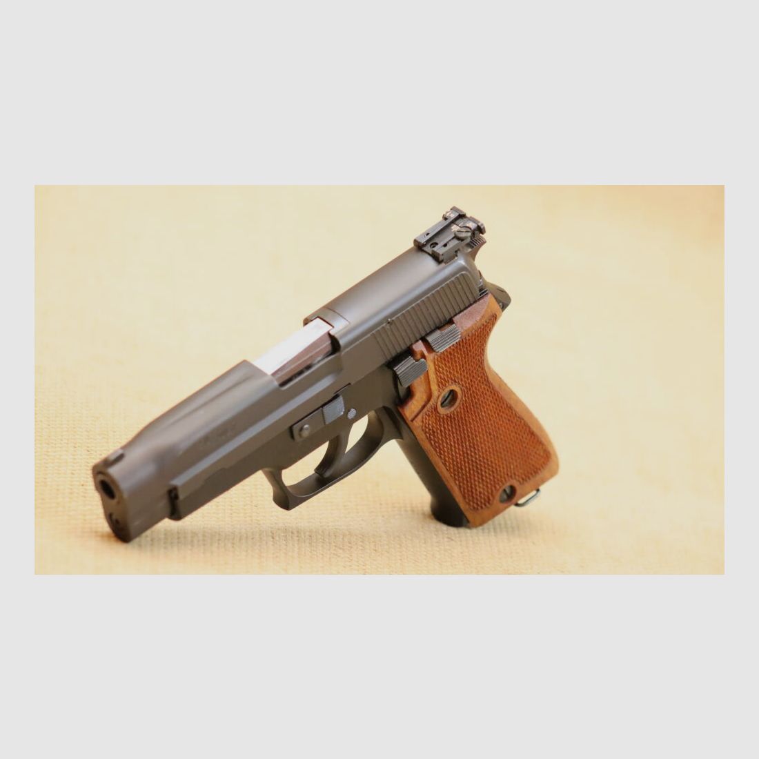 SIG Sauer P220 9mm Luger