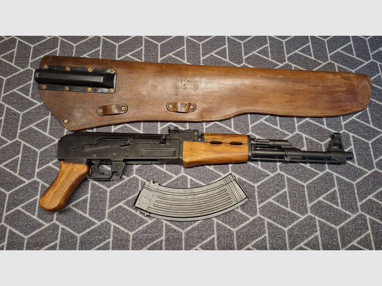 Fucile d'assalto AK47 con custodia da partigiano UNICO!