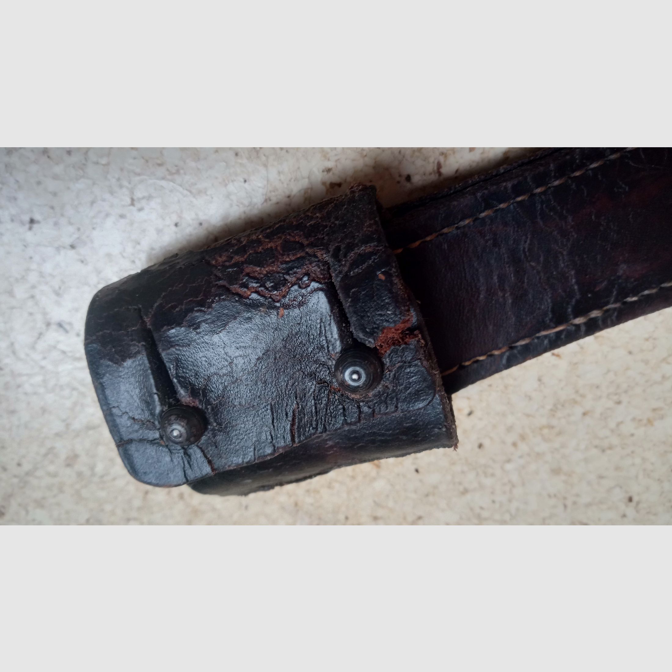 Leder-Frosch und Faustriemen defekt  // AK 6h3 Bajonett Rumänien