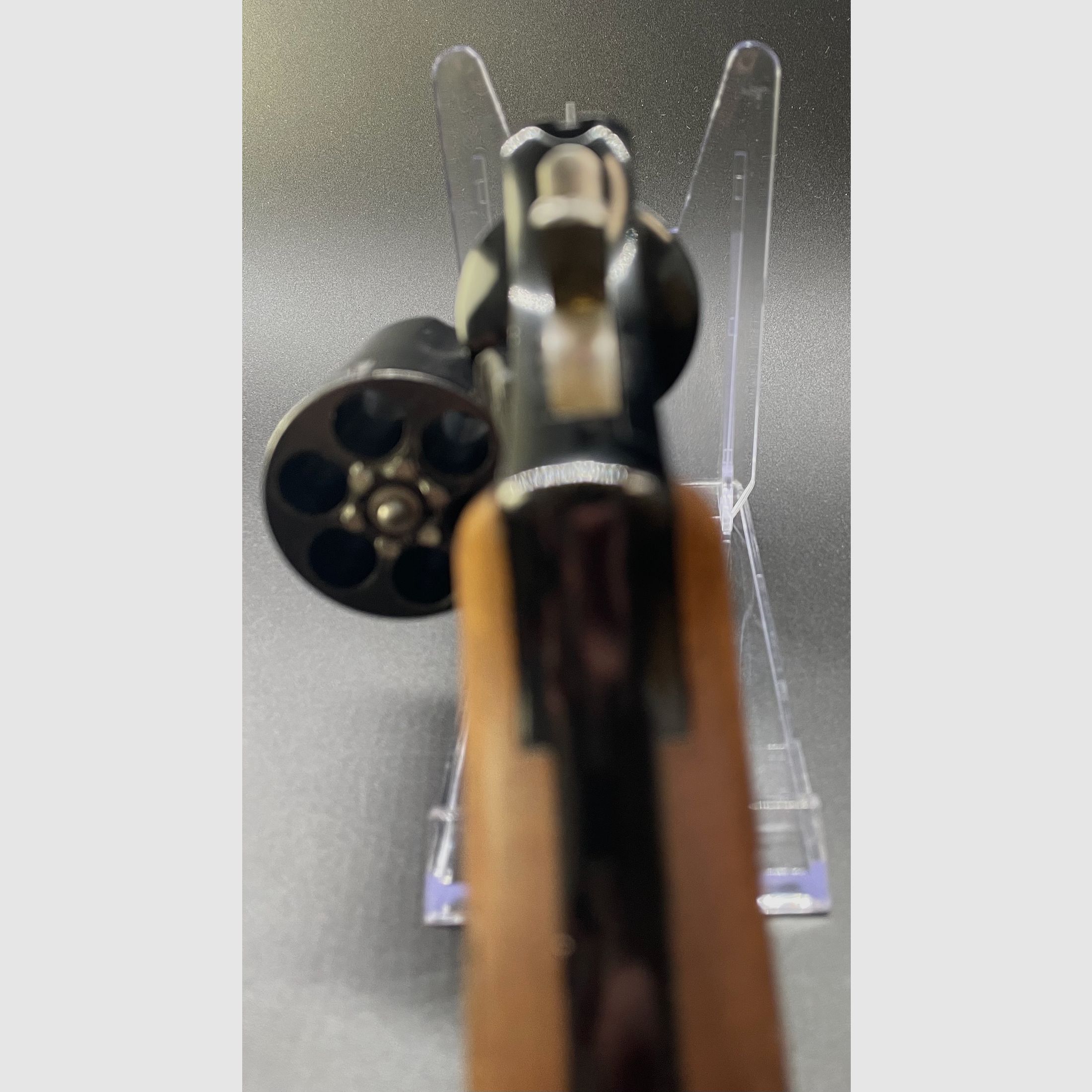 Smith & Wesson Mod.: 12 .38Special 2" barrel wooden grips 6-shot revolver "Airweight