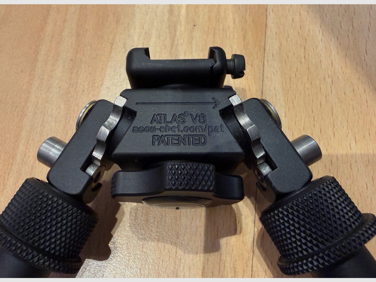 B&T V8 Atlas dwójnóg BT10 + podstawy talerzowe