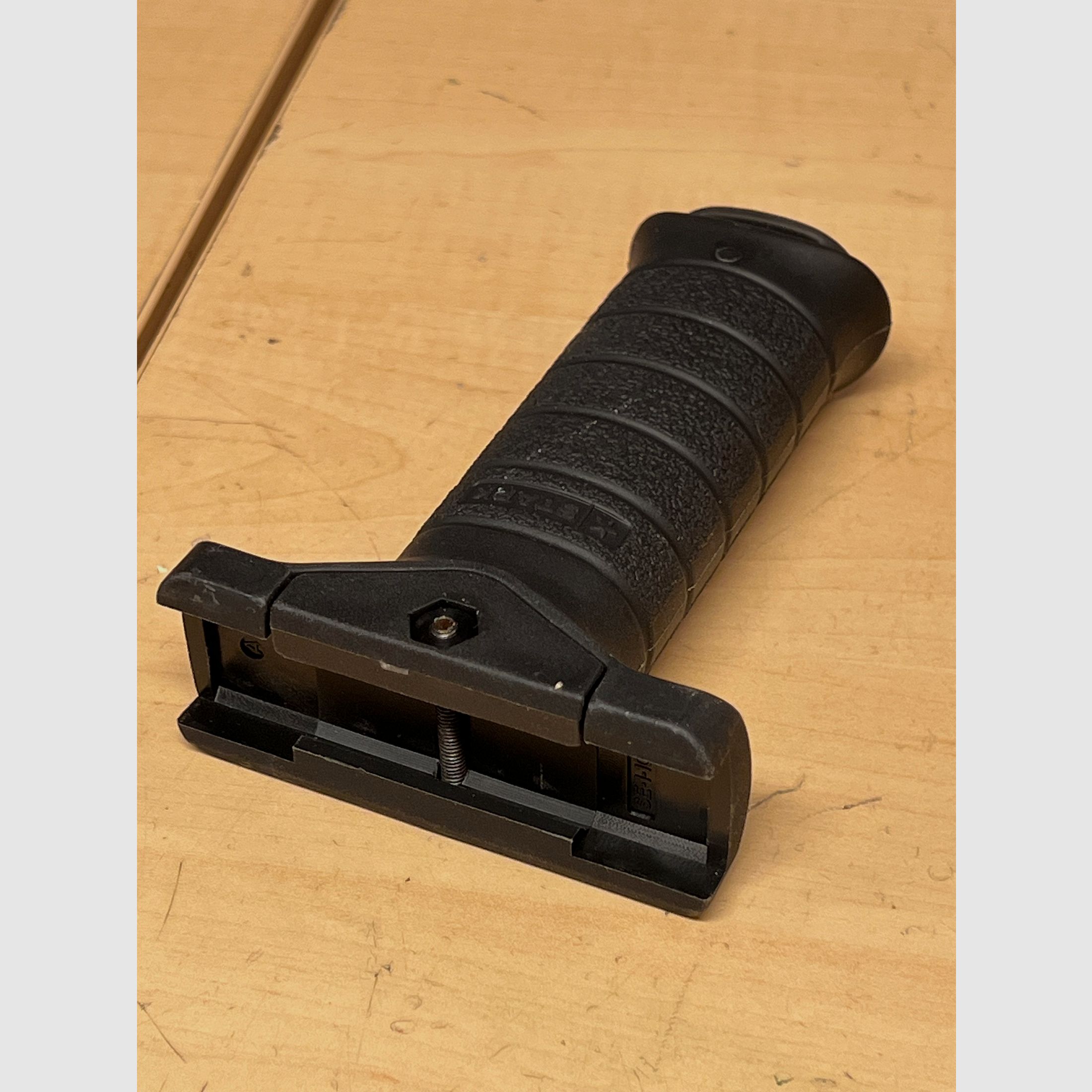 Vertical front grip for Airsoft long, in black