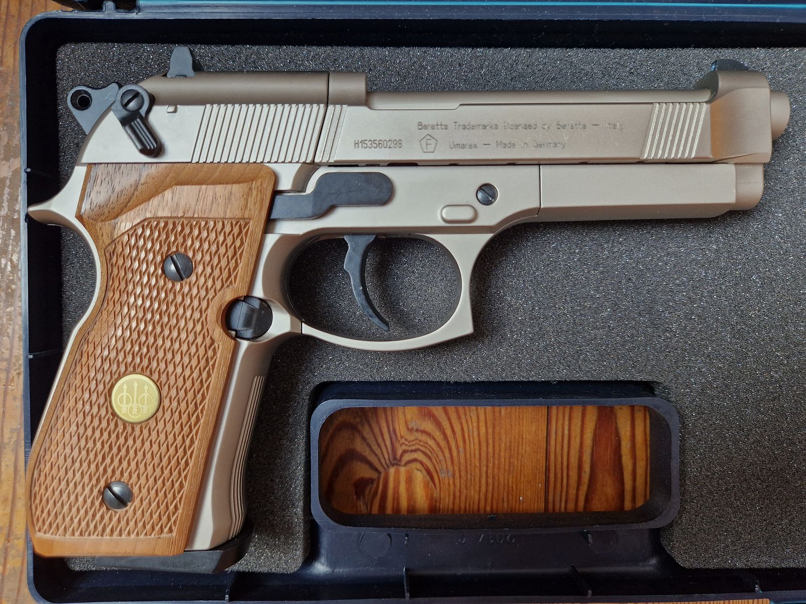 Beretta M 92 FS Diabolo, Vollmetall, vernickelt mit Echtholzgriffschalen