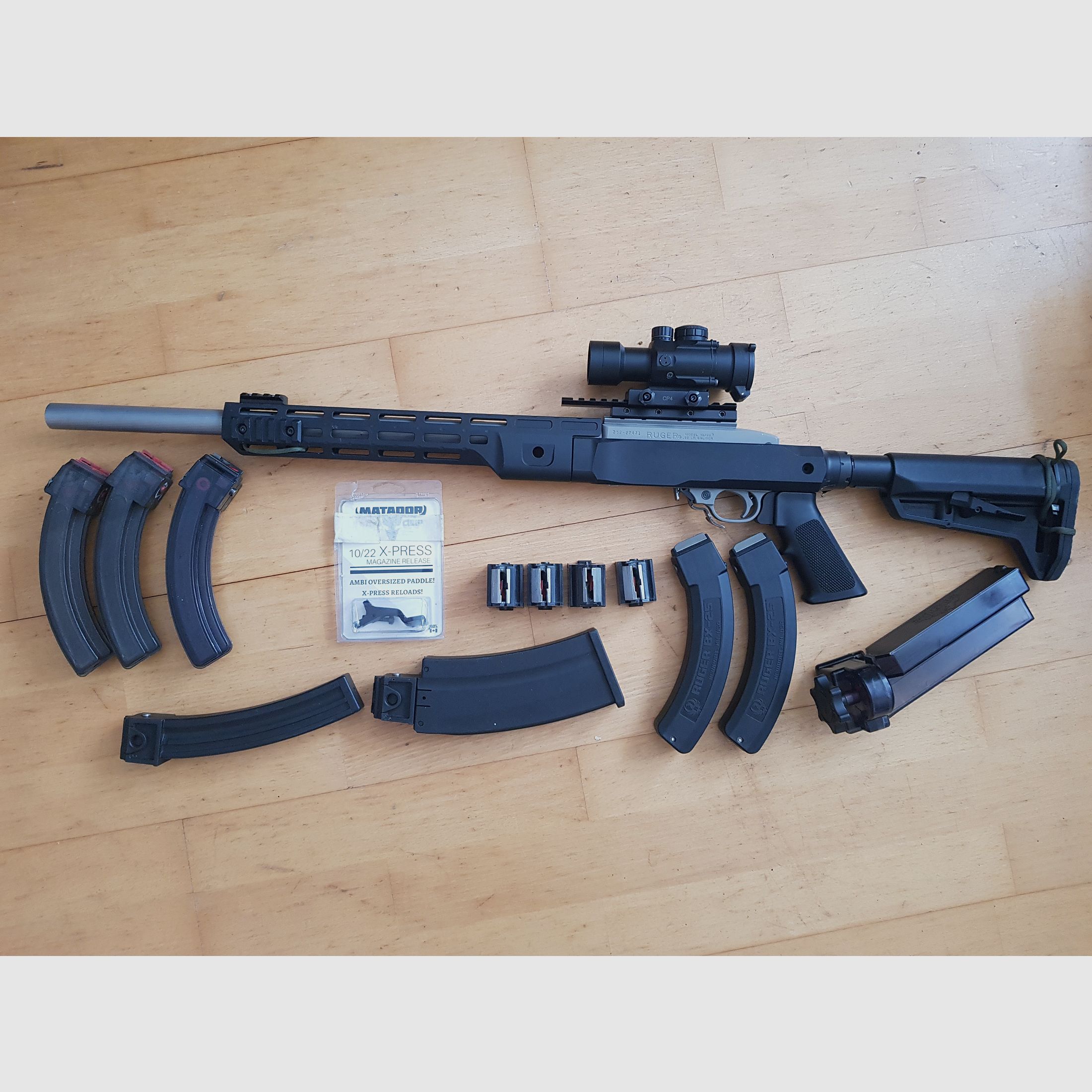 Ruger 10/22 Target, stainless "tactical" mit Pistolengriff und einschiebbarer Schulterstütze (Magpul)