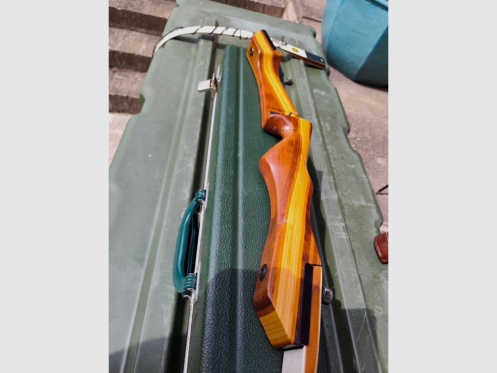 Samick recurve bow 68" / 28 lbs with extensive accessories and competition history