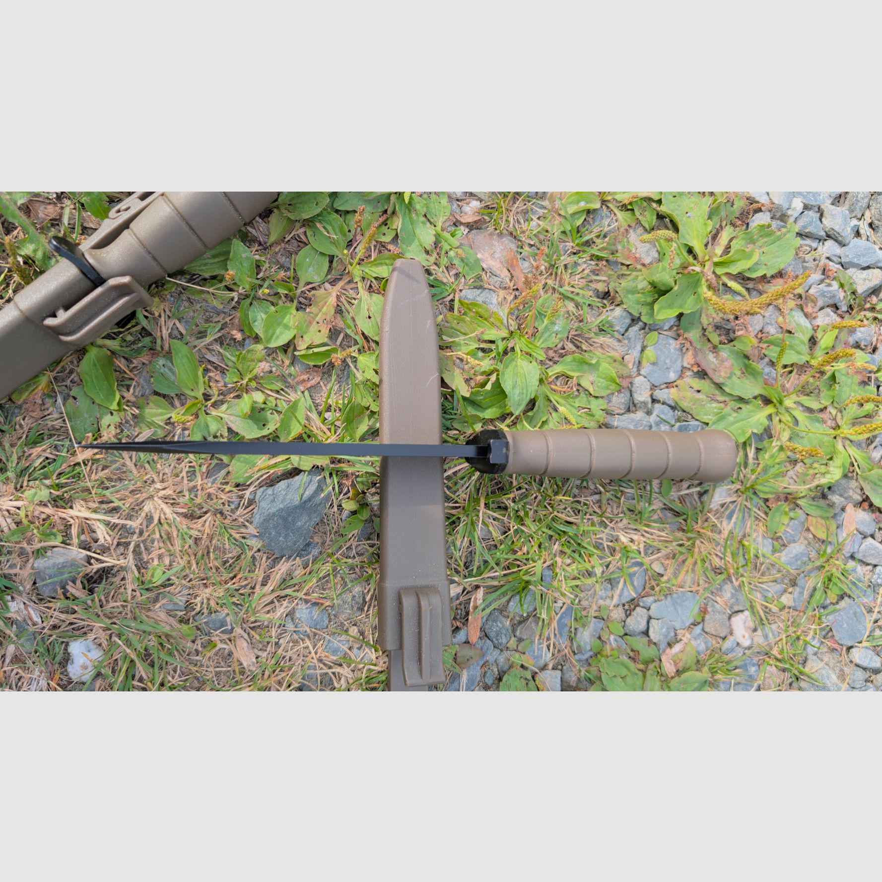 Deux couteaux de terrain Glock