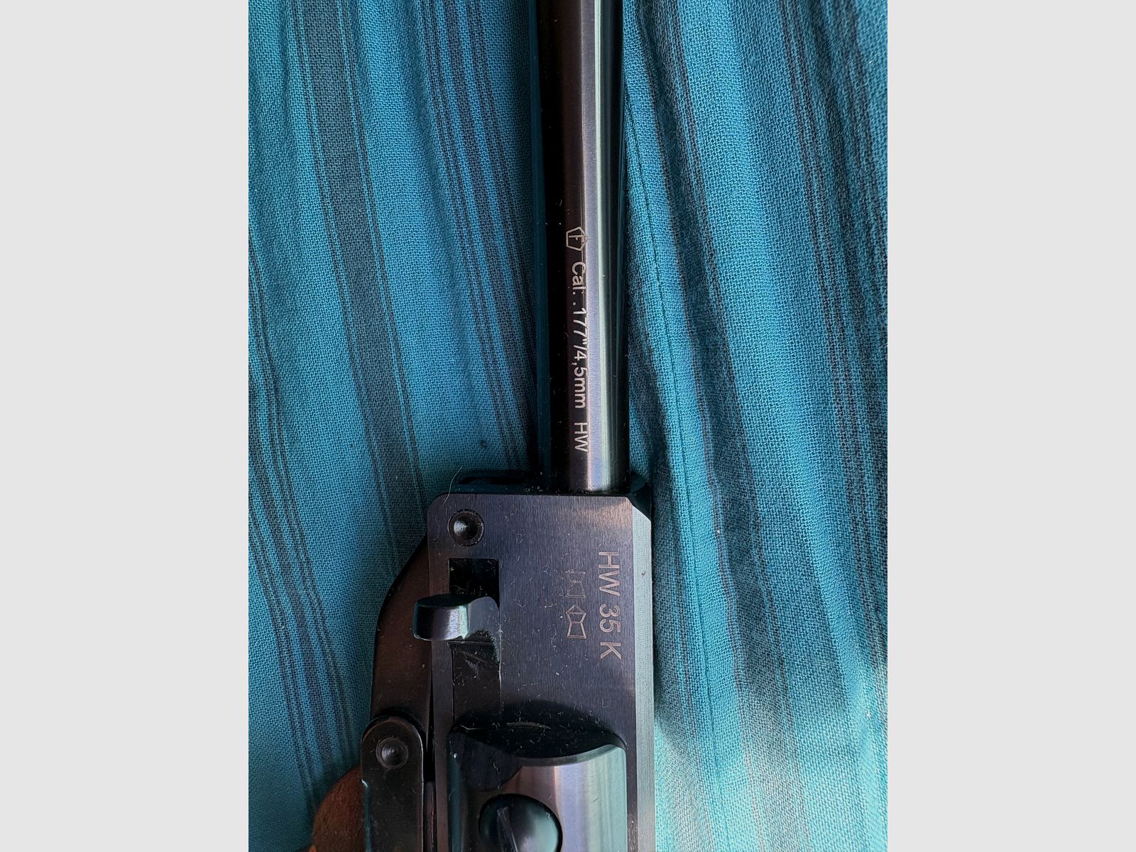 Weihrauch HW 35 K air rifle 4.5 mm with scope and bag