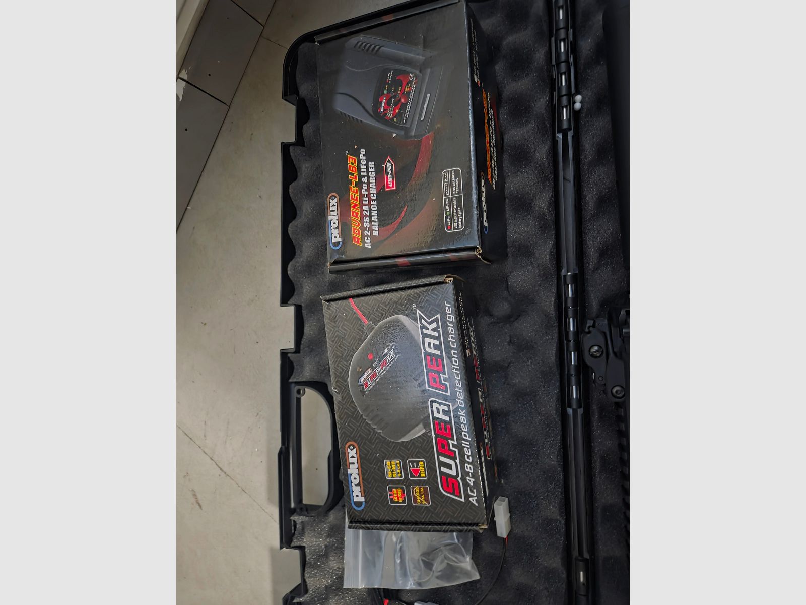 2 uszkodzone Airsofty – WE T-Rex Hi-Capa & Specna Arms SA-7 Core (do majsterkowania / na części)