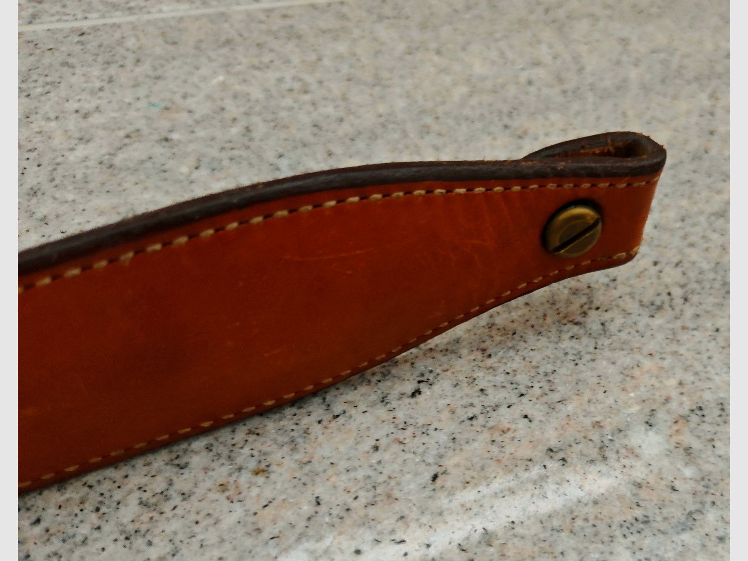 Skórzany pasek do karabinu