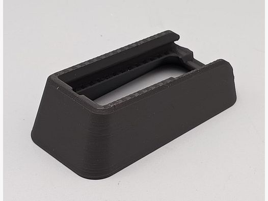 AR-15 magazine funnel / magwell