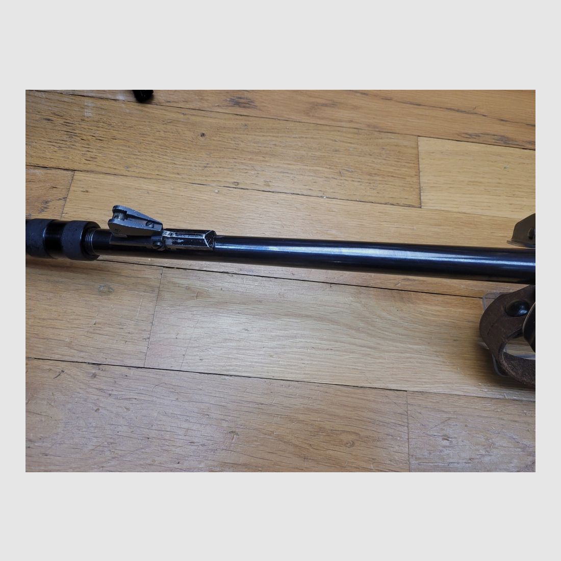 Splendido e molto raro fucile di precisione FR-F1 tipo A – Calibro originale 7,5×54 MAS – Ottica APX 806 N°3 (quella giusta!) – Canne a specchio con tutto il suo potenziale – 2 caricatori con fondo in gomma (anche quelli giusti!) – Condizioni superbe – Arma magnifica e pezzo forte di una collezione di regolamento francese – TBE++, immagine 20 di 30