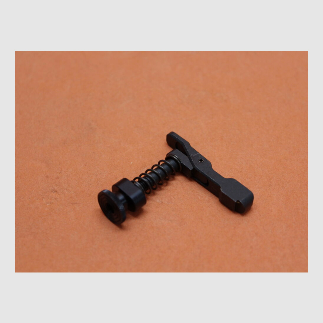 Schmeisser AR-15: Magazine Release/ Catch Ambidextrous Schmeisser - beidseitig bedienbarer Magazinhalter