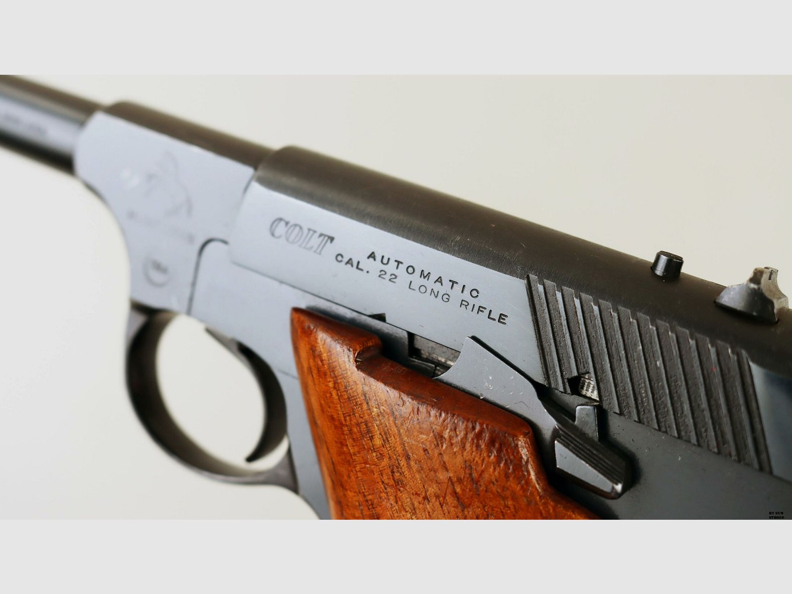 Pistola Colt mod. Huntsman cal. 22 lr matr. 073072S, immagine 7 di 9