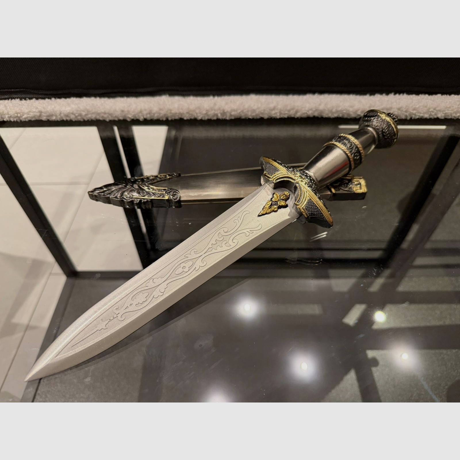 Decoratieve sierdolk met rijk versierde schede - Middeleeuwen / Fantasy-stijl