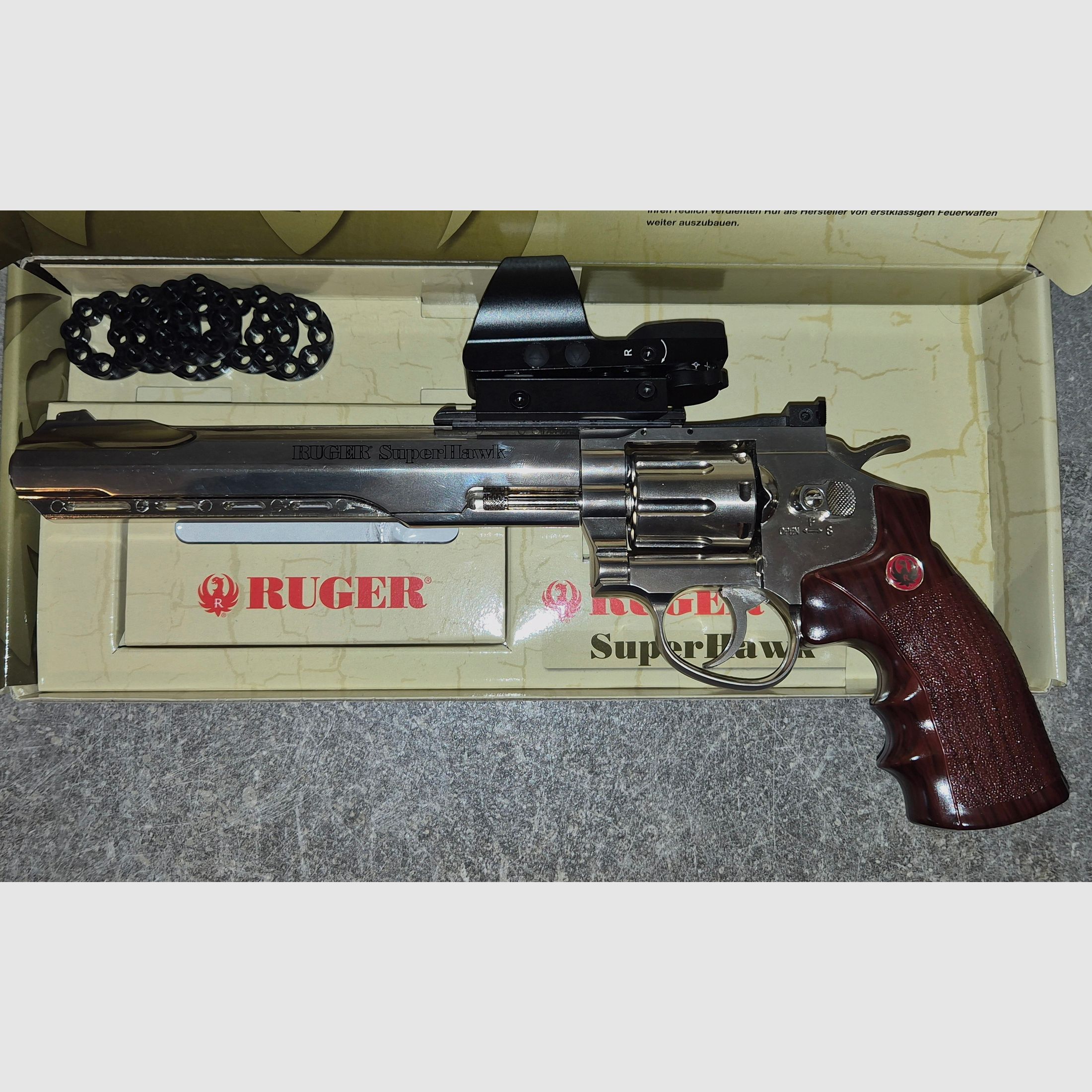 Ruger SuperHawk 8" 6 mm, CO₂, < 4,0 J, Chrome-Finish inkl. Red Dot Visier und Zubehör
