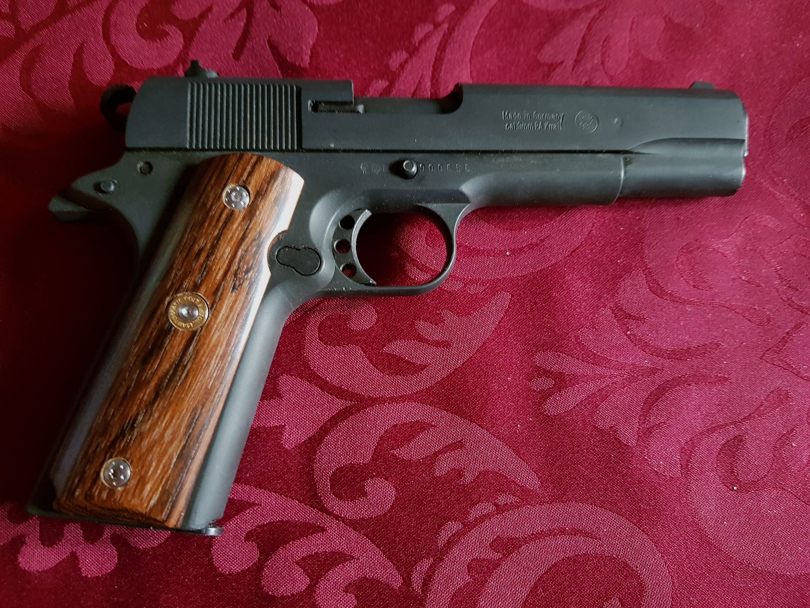 ME 1911 Sport Griffschalen, passen sehr gut.