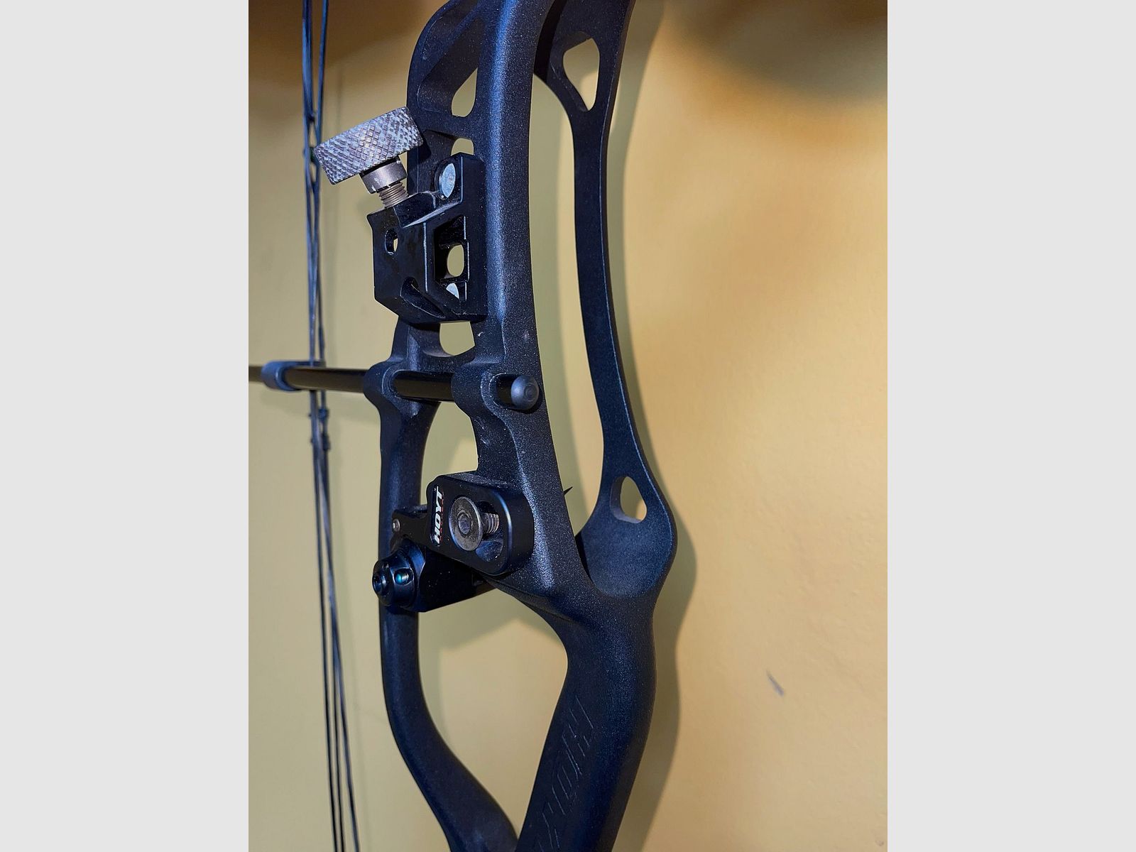 High and tournament, compound bow from Hoyt, very good condition