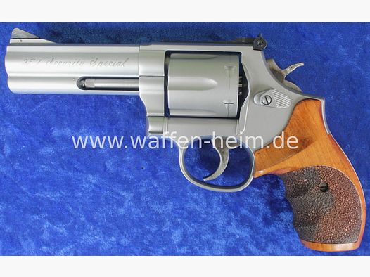 Smith & Wesson	 686 - 5 / 4"  Security Special