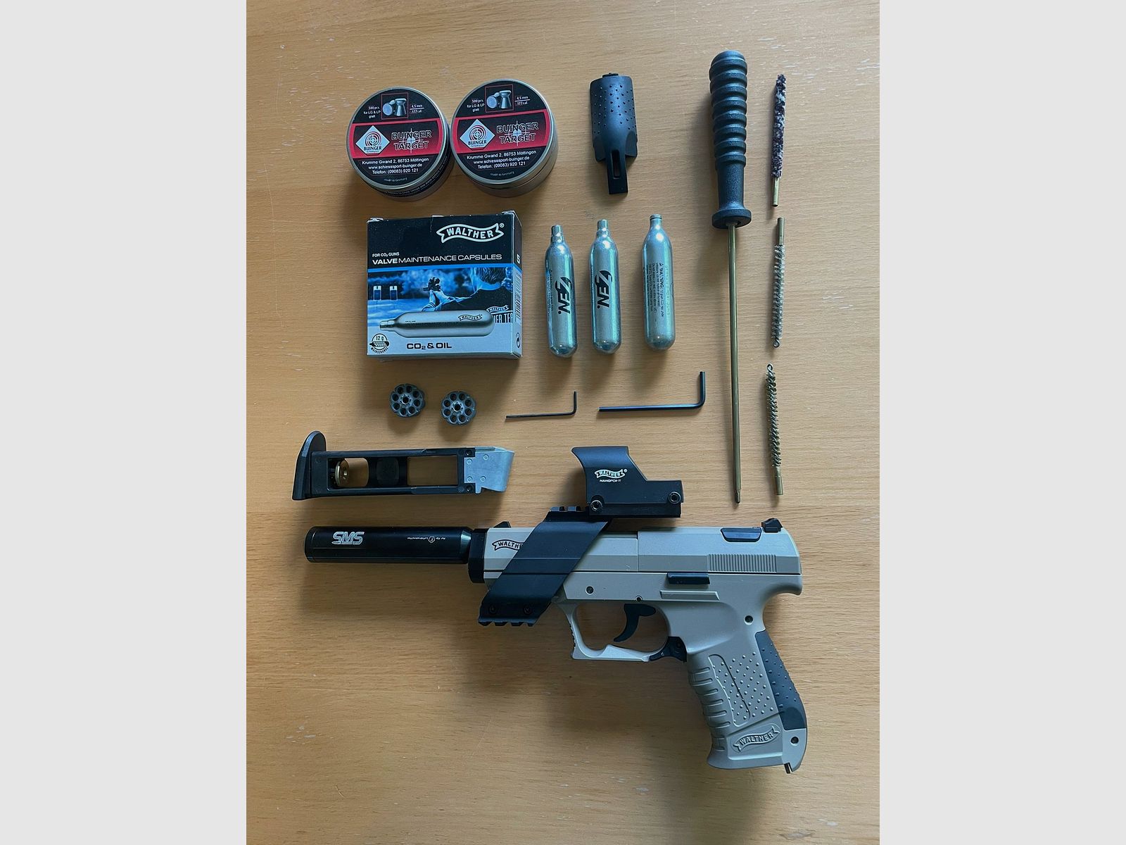 Walther CP99 FDE CO2 Pistole der Sonderauflage Flat Dark Earth mit Walther Nano Point und Schalldämpfer