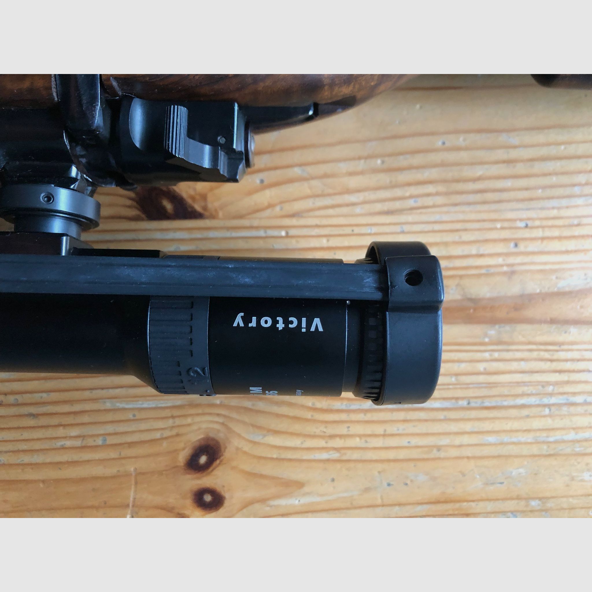 Karabin powtarzalny Mauser System K98 kaliber 9,3 x 62 z Zeiss Diavari M 3-12x56 z red dot sight