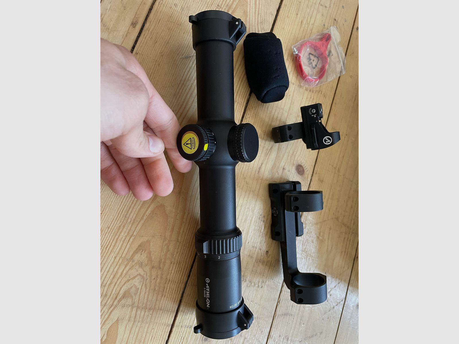 Athlon Helos BTR Gen2 1-10x28 z punktem czerwonym i montażem Era-Tac