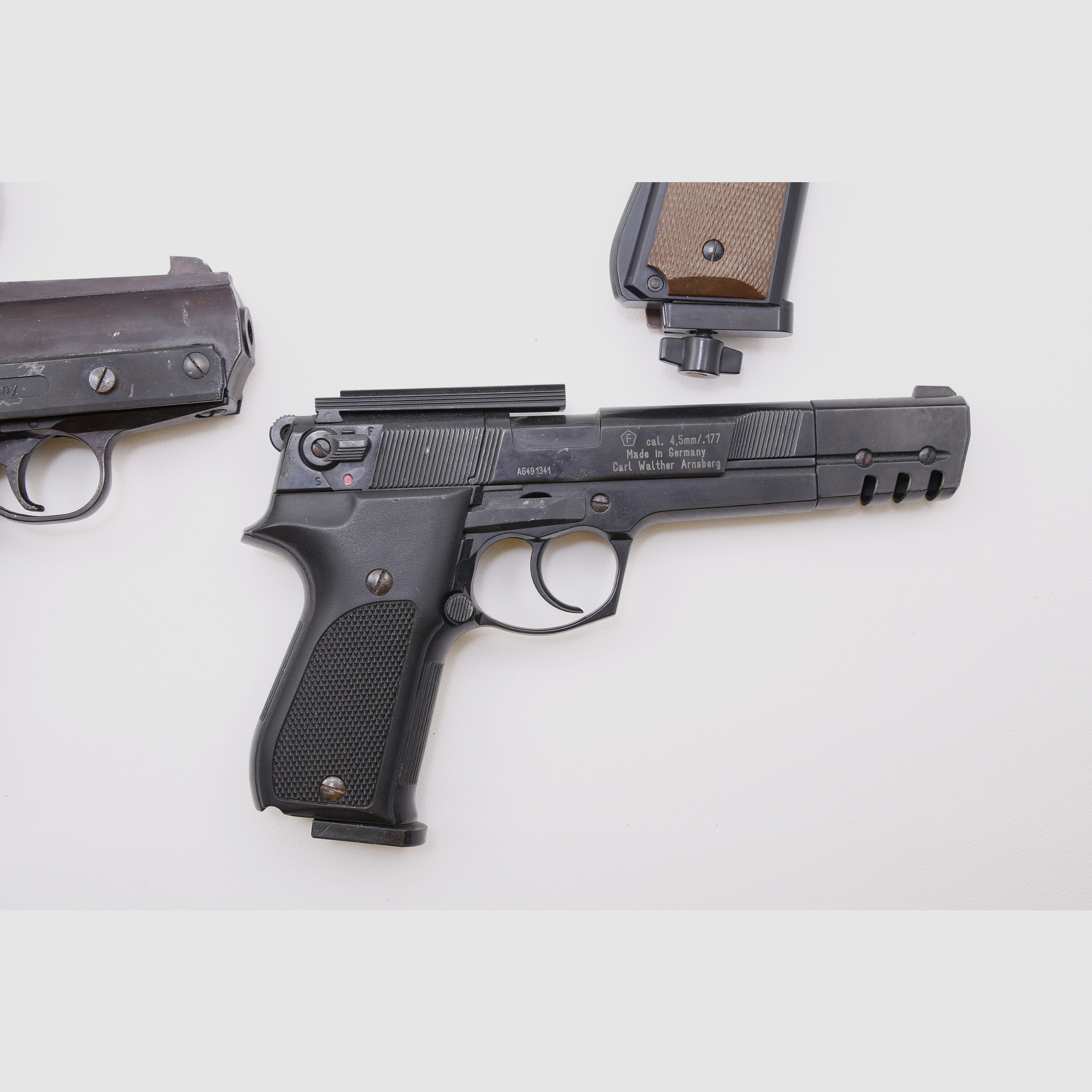 Conjunto de pistolas de aire y pistolas de fogueo Walther CP88 Daisy Powerline Record Brixia
