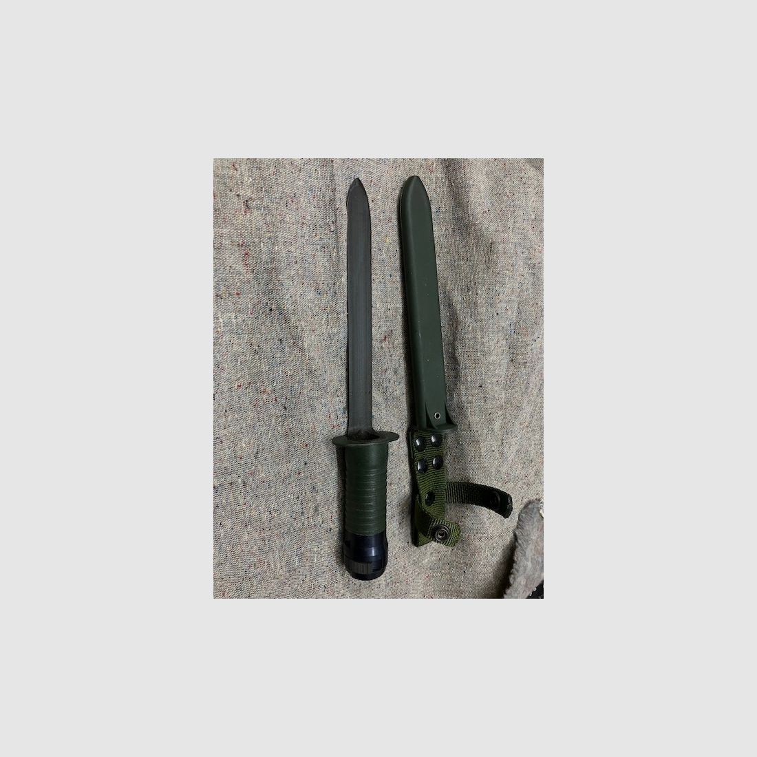 Schweizer Messerbajonett bzw. Schweizer-Rohrbajonett SIG 530