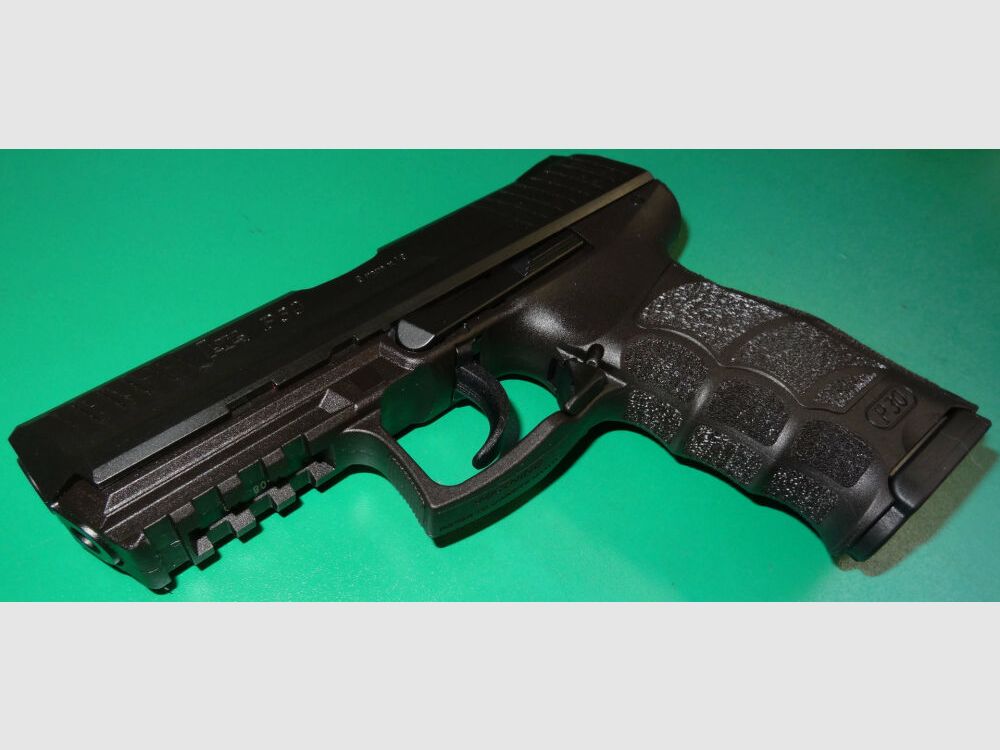 Pistolet Heckler & Koch P30-V3, oksydowany w kalibrze 9x19 (9mm Para) w tym akcesoria