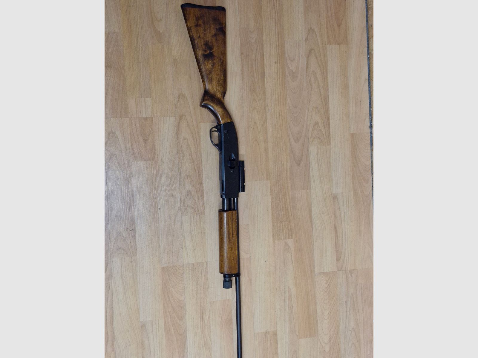 Crosman 622 Pell Clip Repeater 5,5mm .22 CO2 Vorderschaftrepetierer