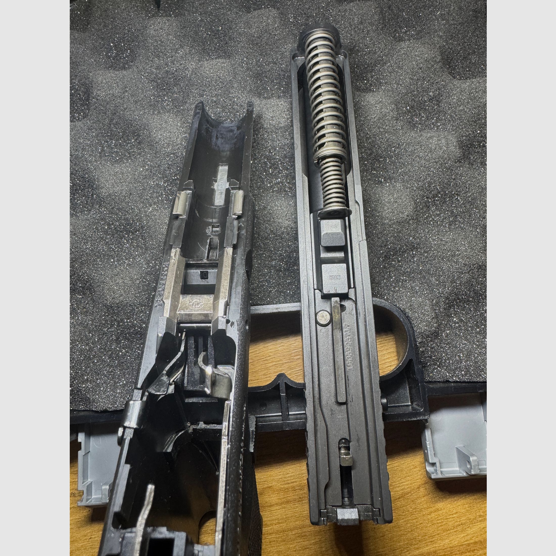 Glock 17 Gen 4 9mm incl. Micro Roni stock, red dot and 4 magazines