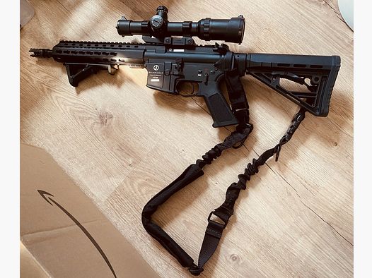 Schmeisser S4F (AR-15) mit Falke NighthunterXtr. 1,6-8x42