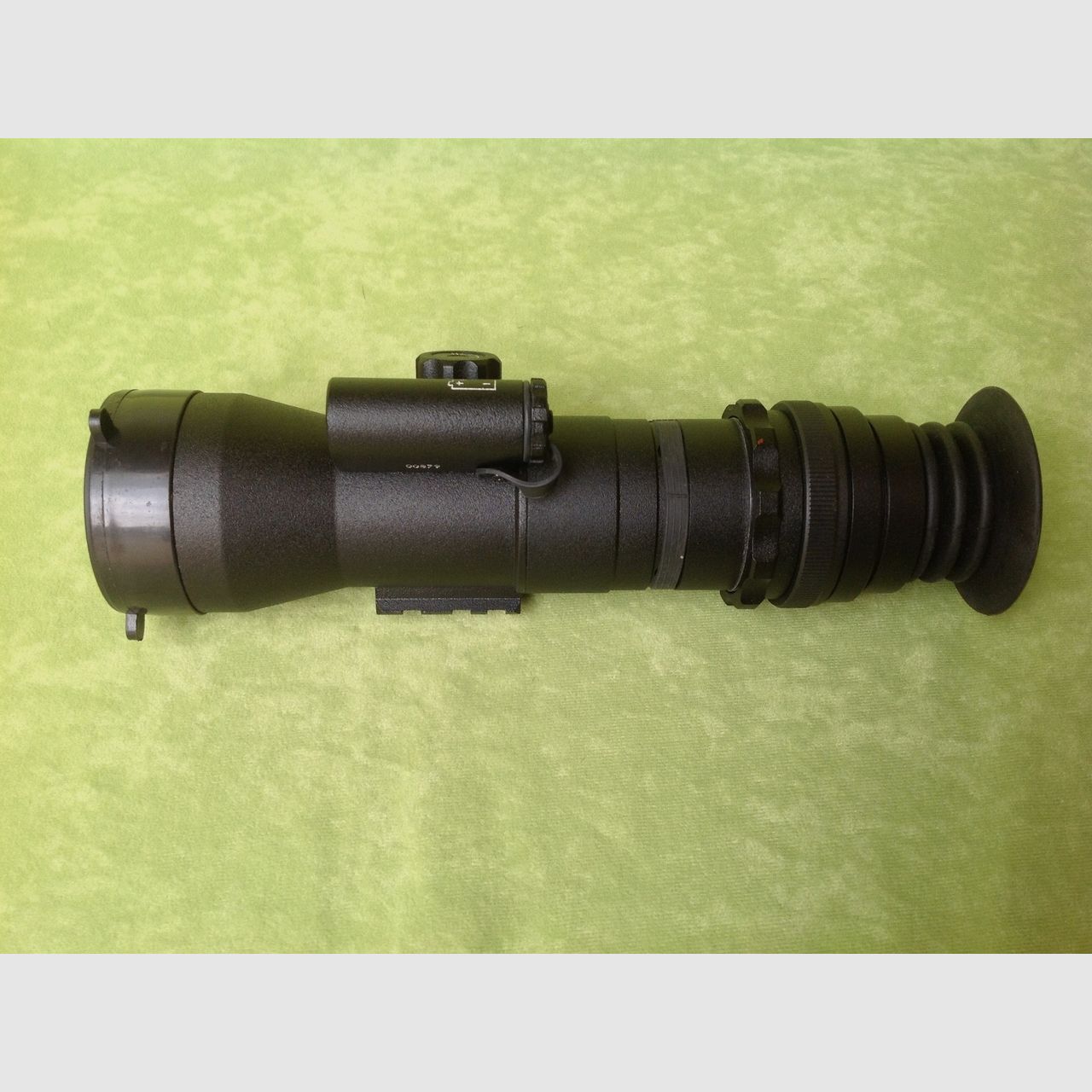 Dipol oculaire en caoutchouc, image 2 sur 2
