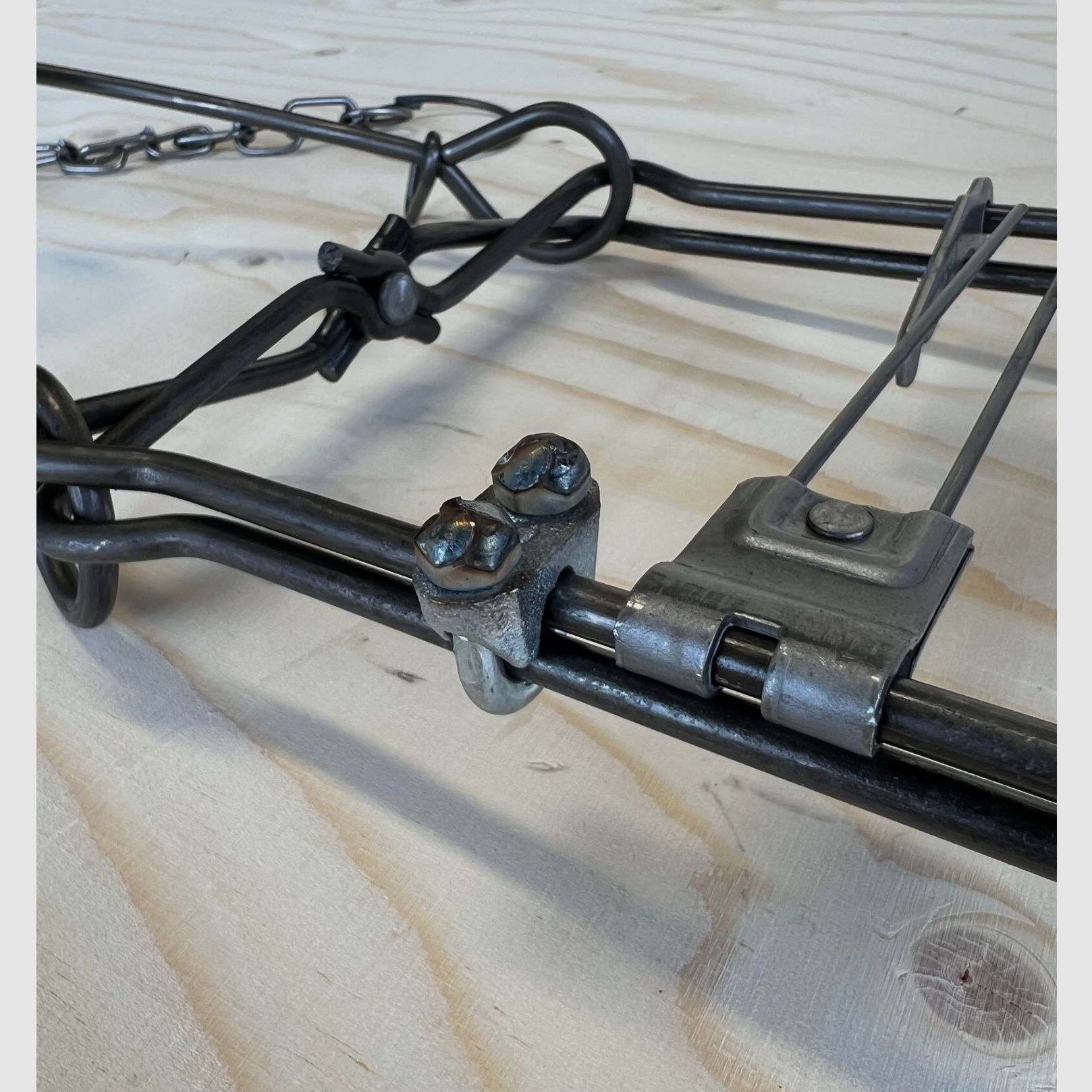 <tr>Trampa Conibear histórica de tamaño mediano 18x18 cm</tr>