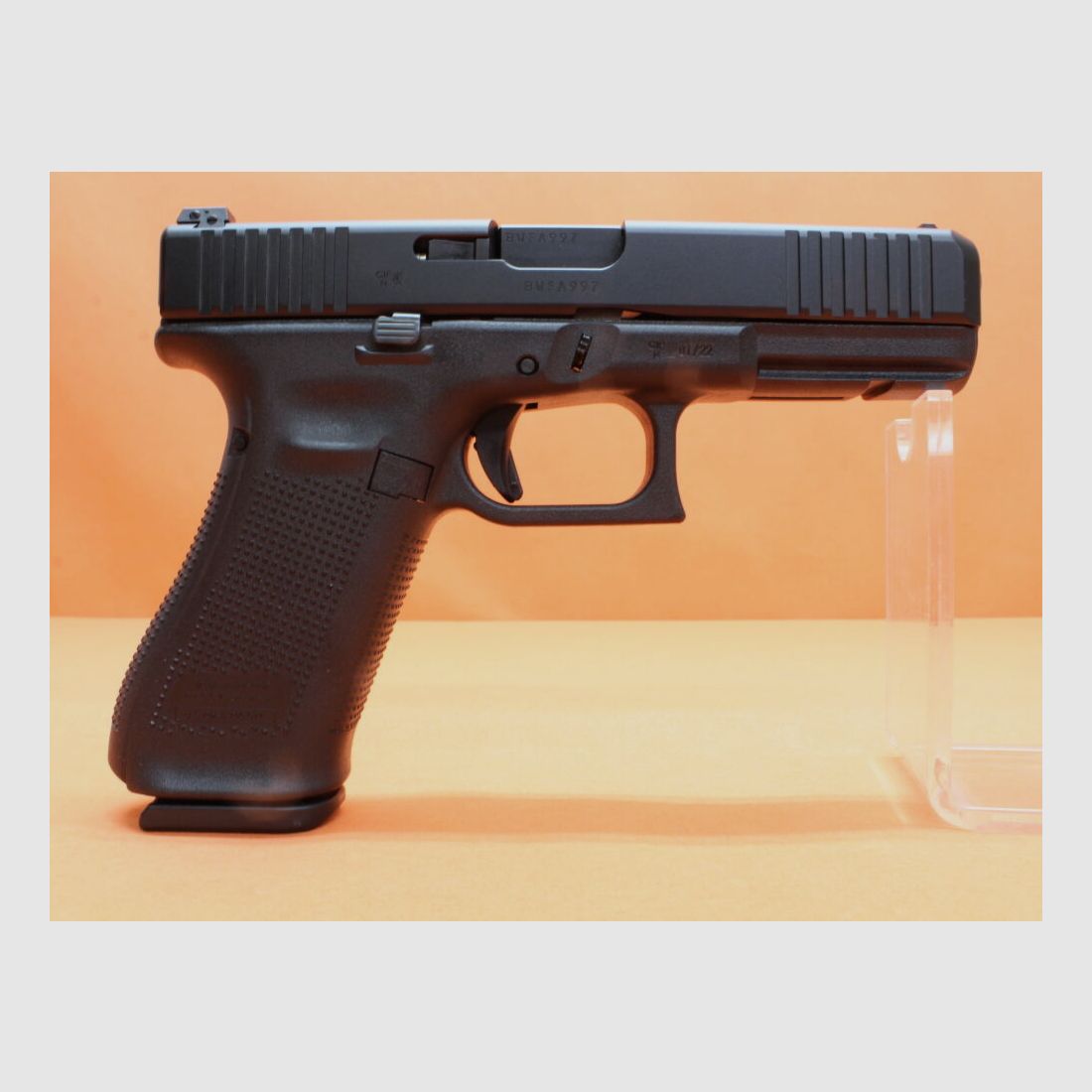 Glock Ha.Pistole .40S&W Glock 22 Gen5 114mm Lauf/ Front Serrations/ Reservemagazin