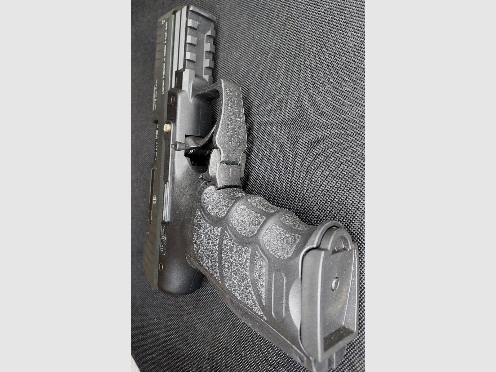 Heckler & Koch P30 blank firing pistol 9 mm P.A.K. blued (PTB 912)