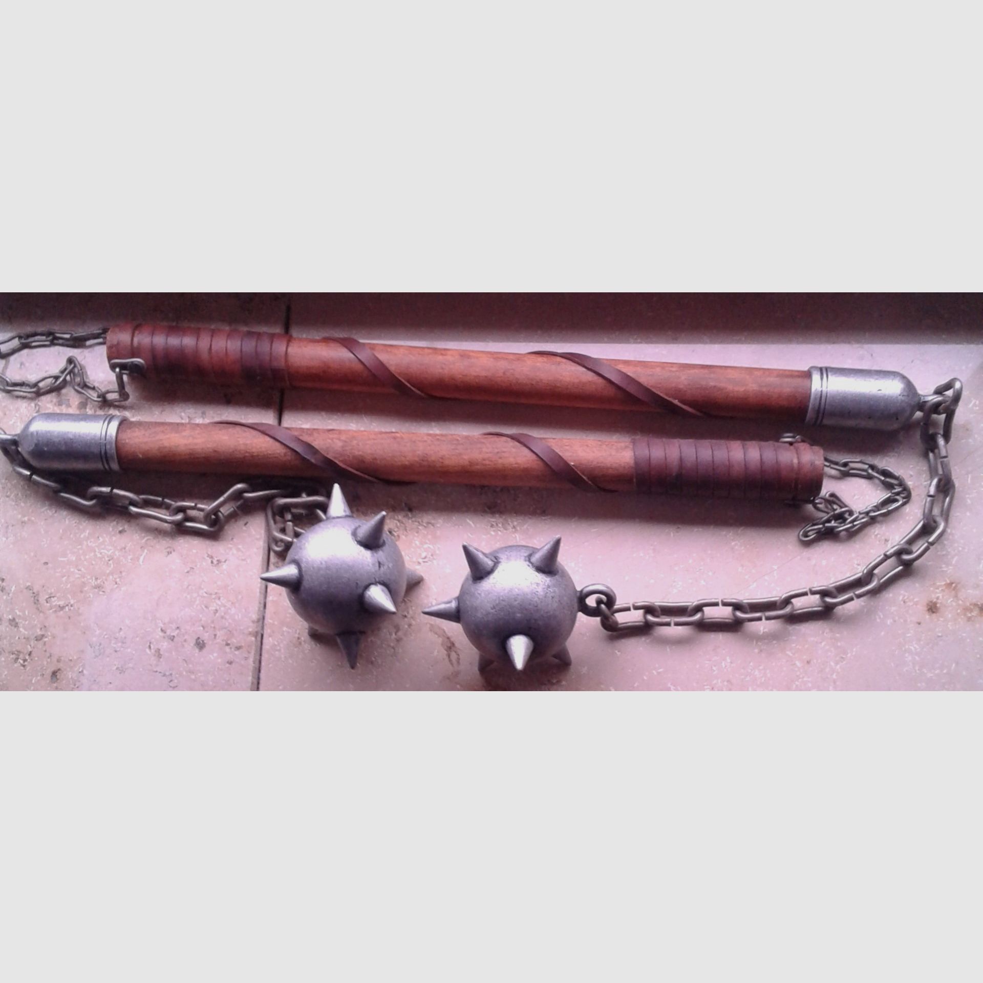 2 étoiles de décoration en forme de matin avec boule - également adaptées pour être suspendues