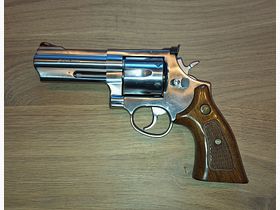 Revólver Taurus .44 Mag 4 pulgadas