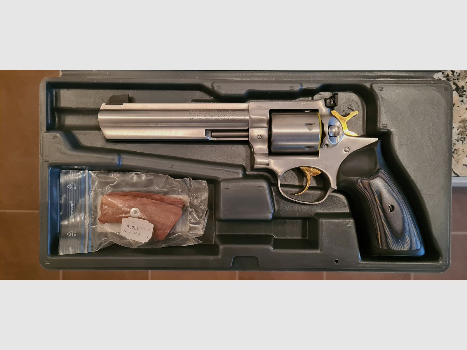 Ruger GP100 .357 Mag. stainless 6 Zoll, Modell 161, Sonderedition von Frankonia mit goldfarbenem Hahn und Abzug aus 2005