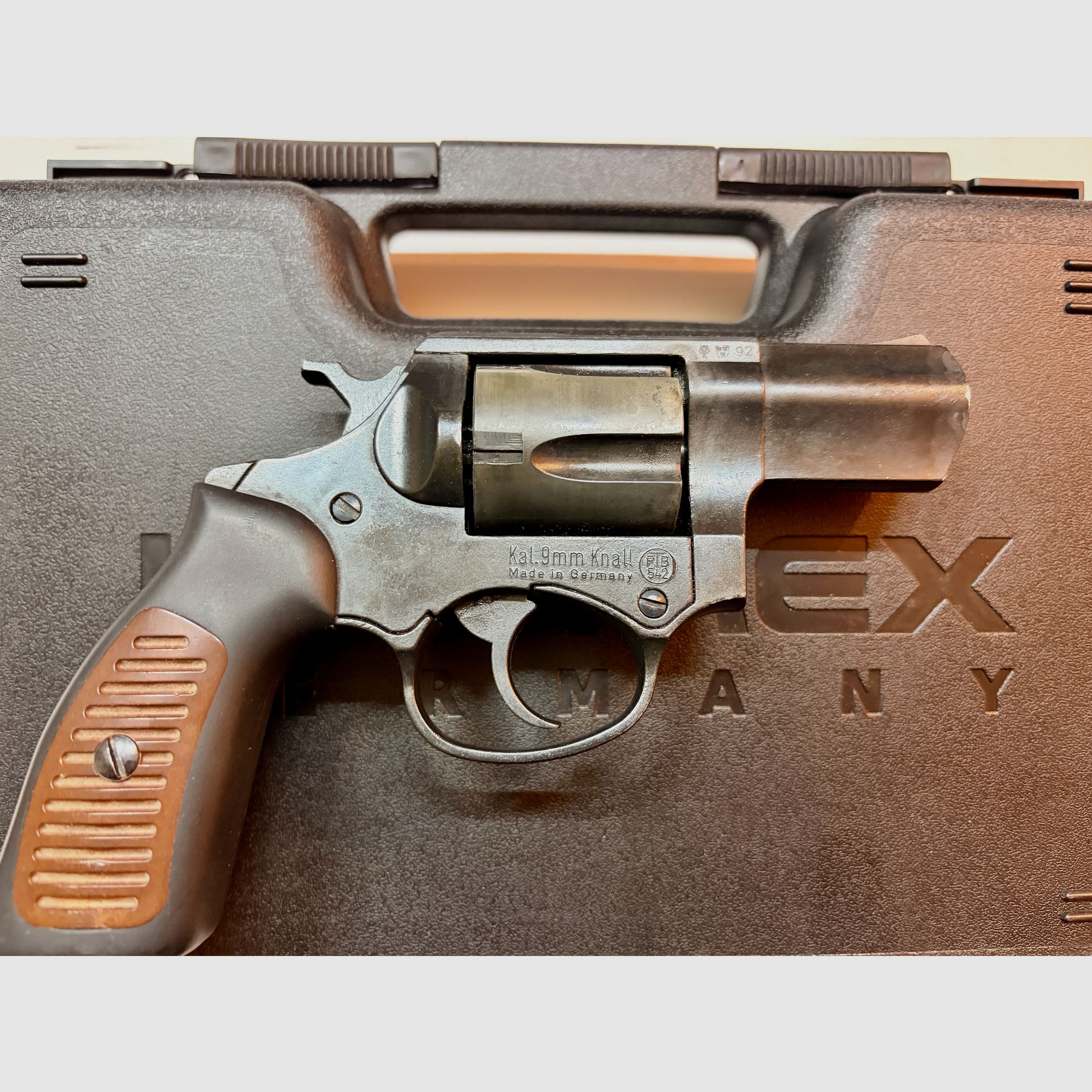Blank firing revolver ME 38 Compact, cal. 9mm blank (with case)