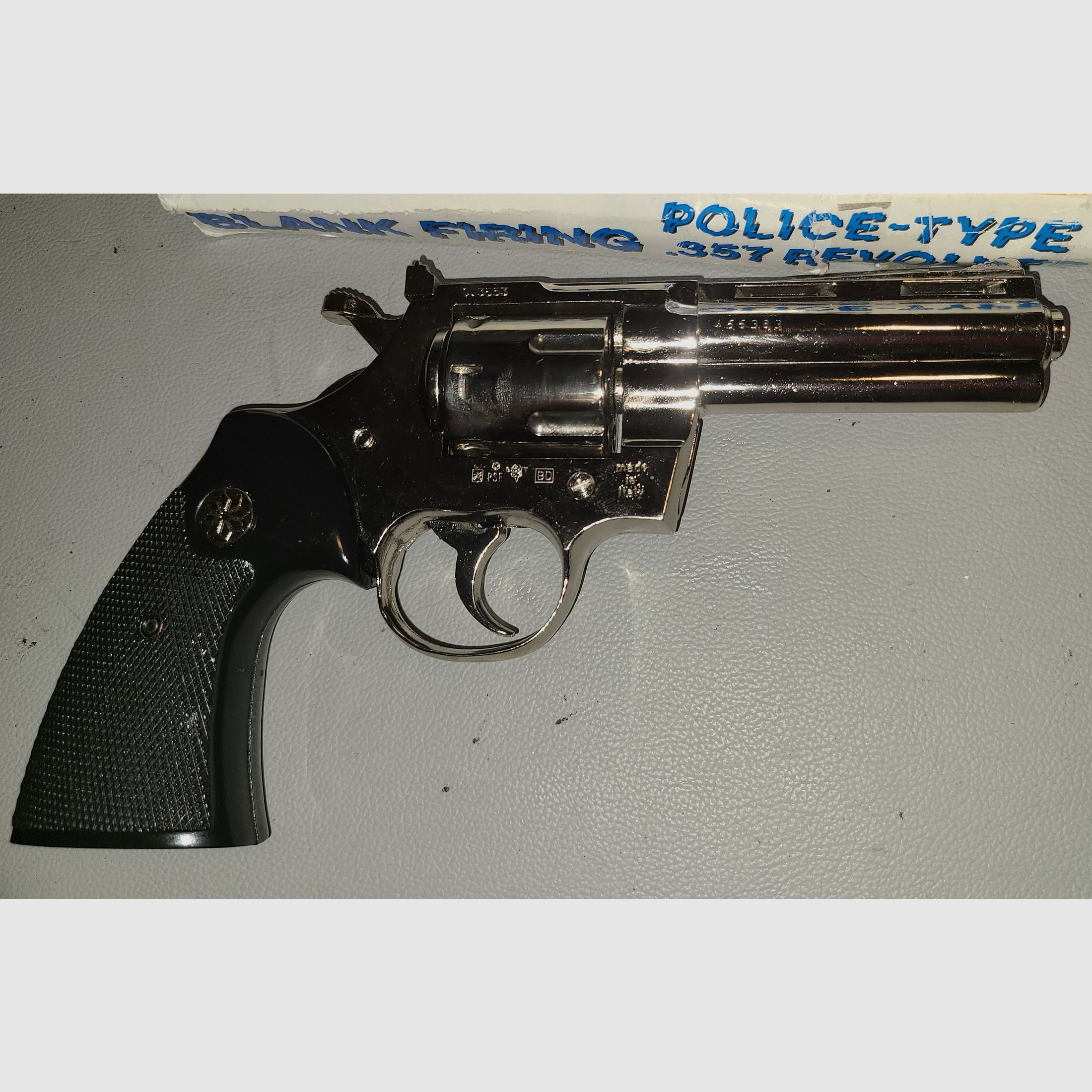 UMAREX PYTHON VERCHROMT/ ohne Zubehör/ mit OVP / cal. 9mm 380K / PTB  282-3 SCHRECKSCHUSS GAS REVOLVER SILVESTER SELBSTVERTEIDIGUNG / GEBRAUCHT 